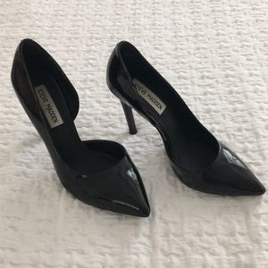 Steve Madden pointed toe patent pumps